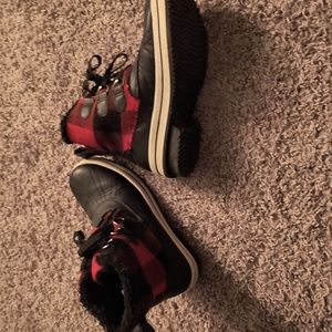 Madden girl boots red and black plaid